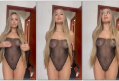 A Amanda Al Cunha, jovem atraente, mostrando seu corpo com uma roupa transparente