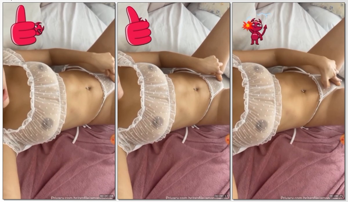 A famosa Amanda Alcunha sendo íntima e ousada, se divertindo com uma calcinha sexy em suas postagens do OnlyFans