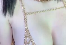 Amouranth na Cleopatra mostrando tudo ao vivo