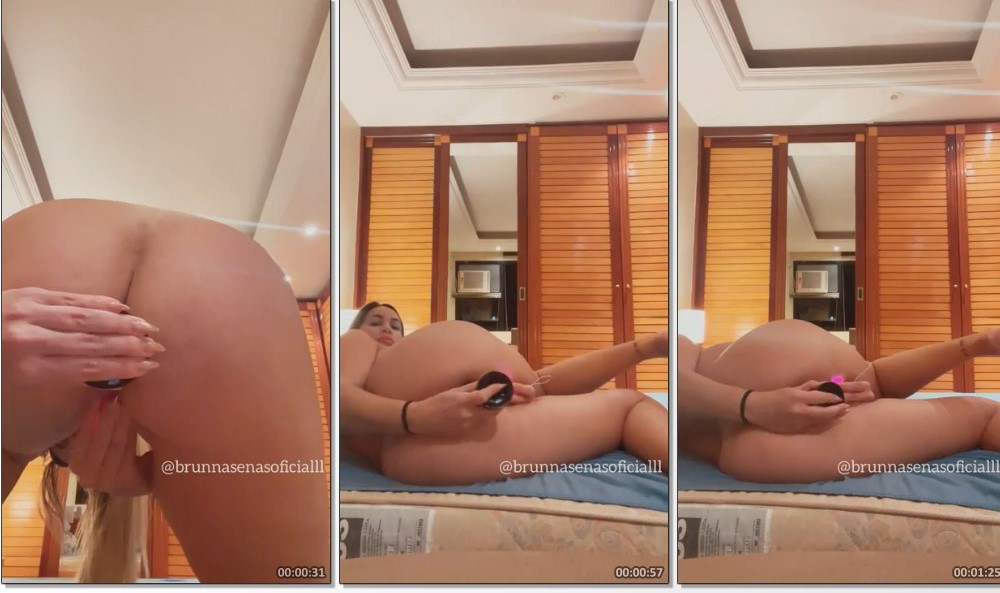 Brunna Senas fazendo barulhos excitantes enquanto se masturba analmente e usa um vibrador no clitóris