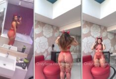 Janna Jenner exibindo seu corpo atraente e sensual no onlyfans