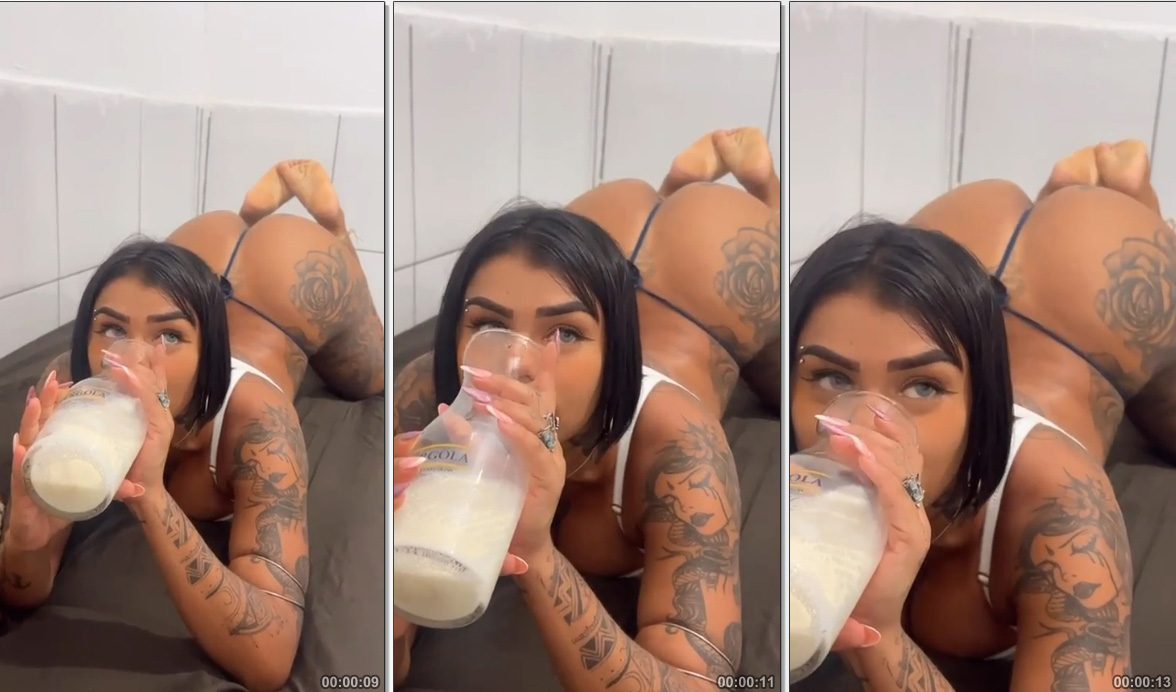 Dessa Delle do onlyfans tomando leite com bumbum pra cima e usando uma micro calcinha