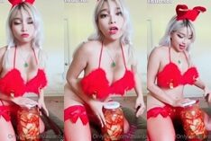 A Asianbunnyx arrasa exibindo uma calcinha super sexy e provocante, mostrando todo seu charme