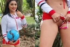 Martina Smith arrasando fazendo embaixadinha com vibrador na rachinha e tendo um orgasmo incrível