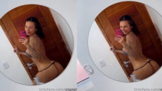 Confira a Karol Rosalin aprontando no espelho do OnlyFans de graça, toda selvagem!