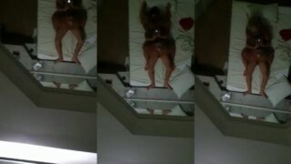 Rosana Menezes está dando tudo de si em uma relação íntima com seu parceiro no motel