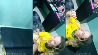 Patty, a esposa, fudendo gostoso oral e bebendo vinho, bem safada