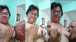 Homem sem experiência fudendo gostoso oral nas teta da parceira