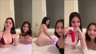 Crislaine Chan fazendo amor com uma amiga lésbica na banheira de um motel