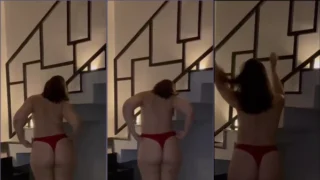 Bumbum delicioso da Milena Mariani usando calcinha