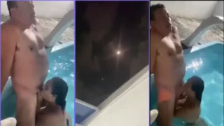 Vídeo caseiro mostra esposa tarada fazendo um boquete no marido gostosão na área da piscina